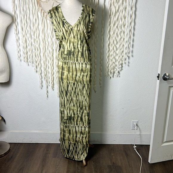 Haute Hippie NWT Green Cap Sleeve Maxi Dress in Green and Cream V-Neckline M - Picture 1 of 11